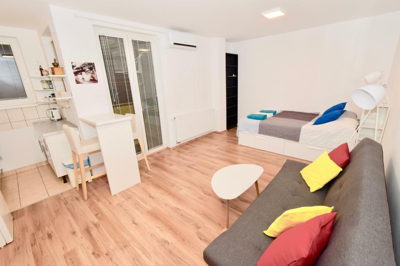 Central Studio Boulevard Budapest Esterno foto