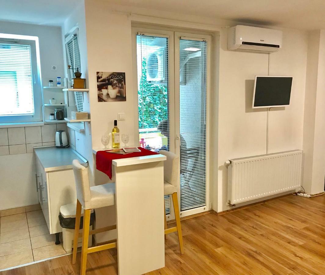 Central Studio Boulevard Budapest Esterno foto