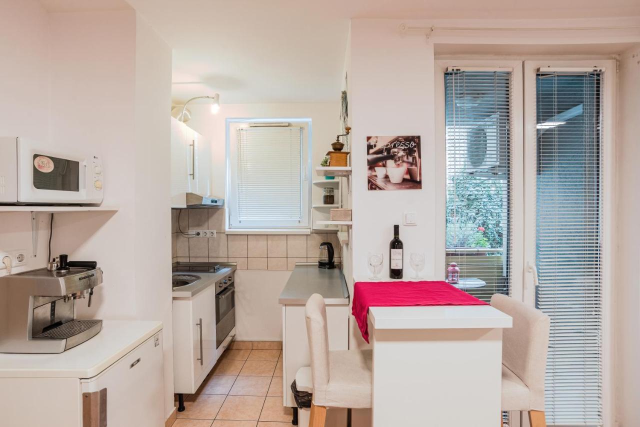 Central Studio Boulevard Budapest Esterno foto