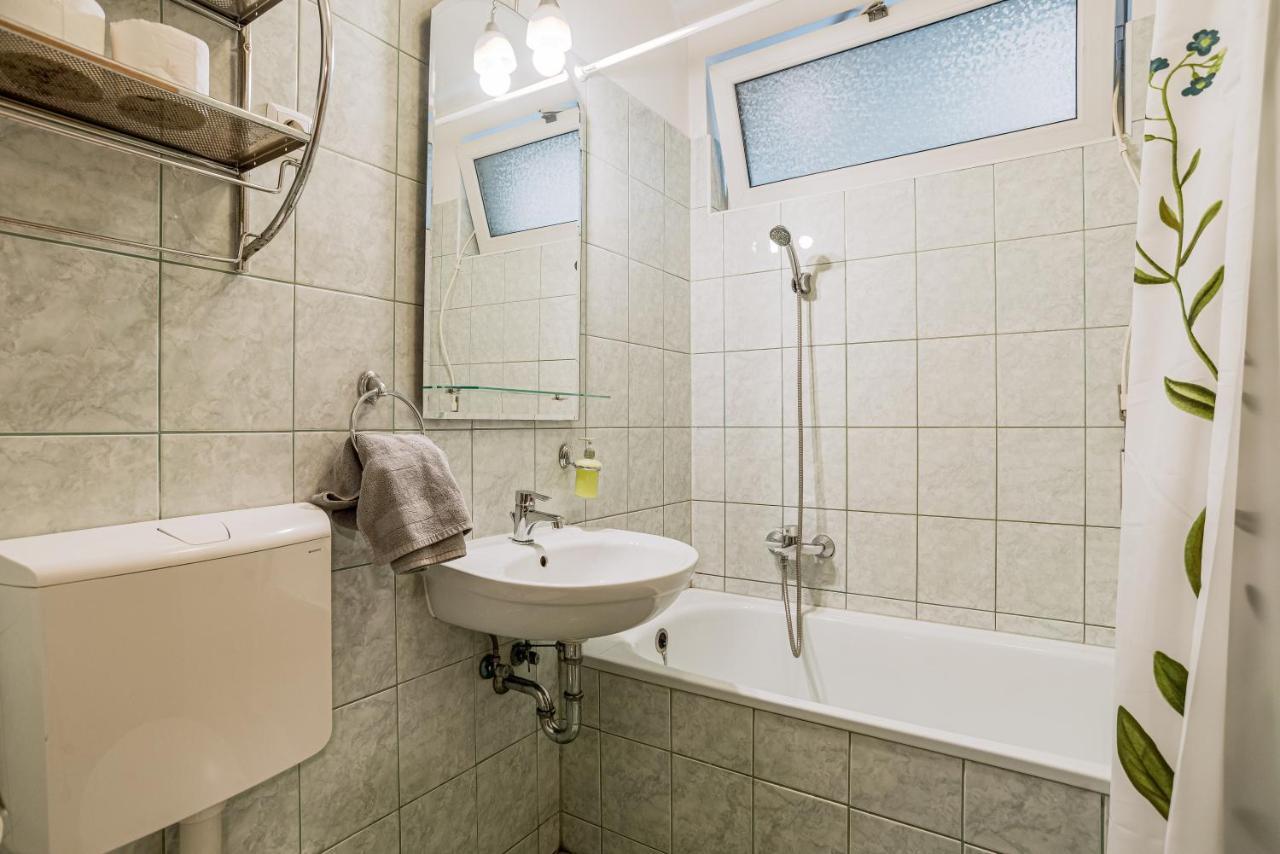 Central Studio Boulevard Budapest Esterno foto